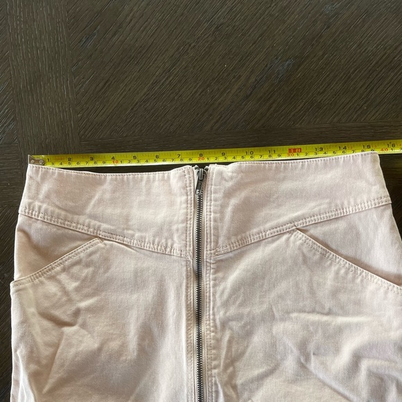H&M mini skirt with zipper front, size 8 - Picture 6 of 8